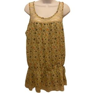 Lilly Lou Floral Designed Top Size Large